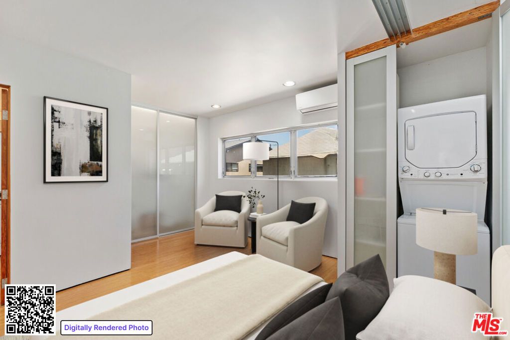 Image 15 of property listing at 621 San Juan Avenue A, Venice, CA 90291