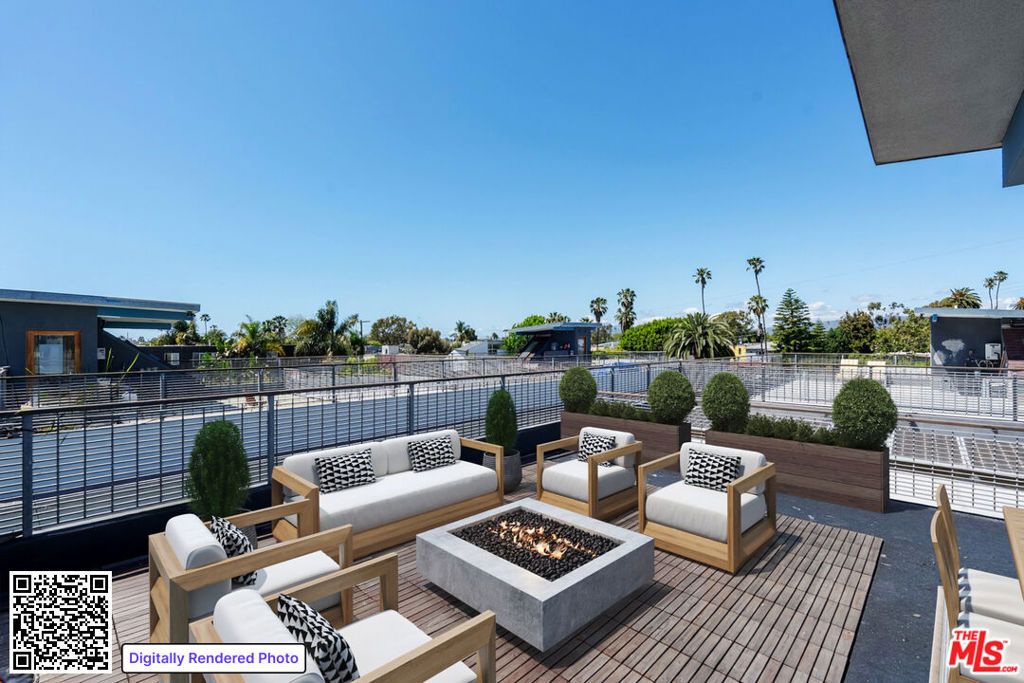 Image 23 of property listing at 621 San Juan Avenue A, Venice, CA 90291