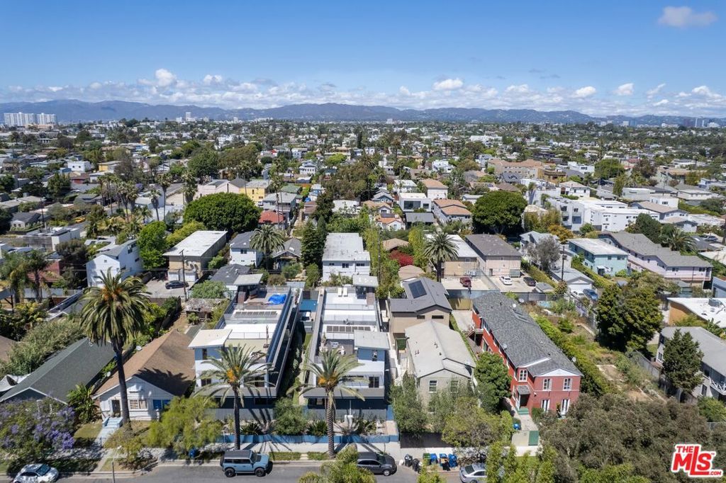 Image 31 of property listing at 621 San Juan Avenue A, Venice, CA 90291