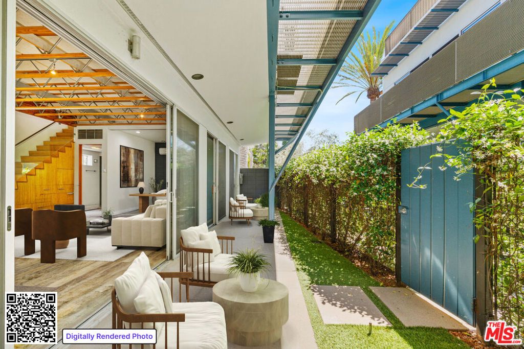 Image 5 of property listing at 621 San Juan Avenue A, Venice, CA 90291