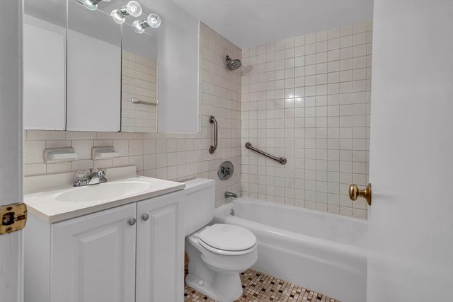 80 N Warren St 30, Woburn, MA 01801