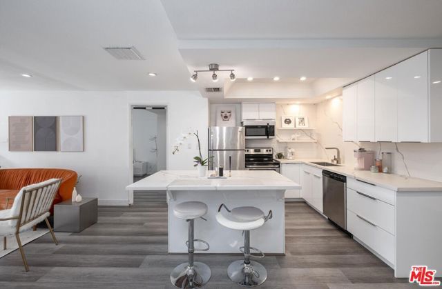 321 S San Vicente Boulevard 101, Los Angeles, CA 90048