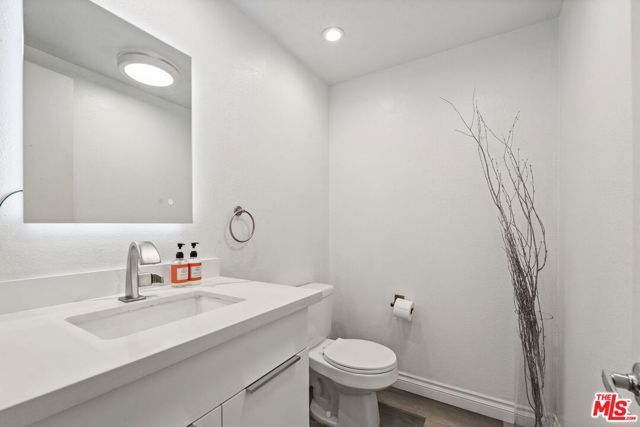 321 S San Vicente Boulevard 101, Los Angeles, CA 90048