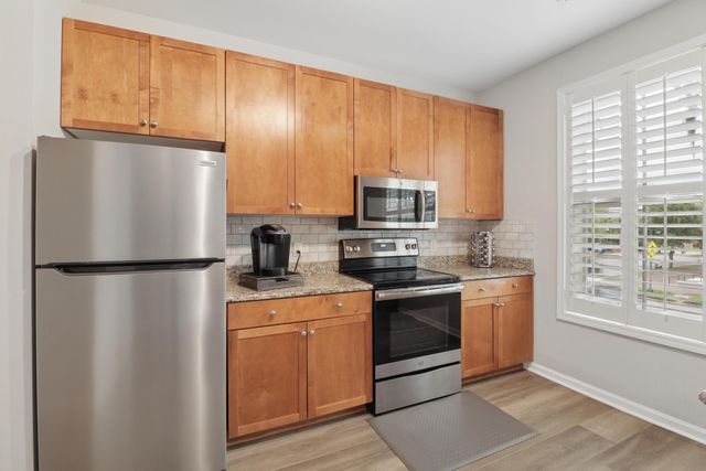 260 Seven Farms Unit 202, Charleston, SC 29492