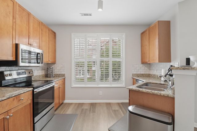 260 Seven Farms Unit 202, Charleston, SC 29492