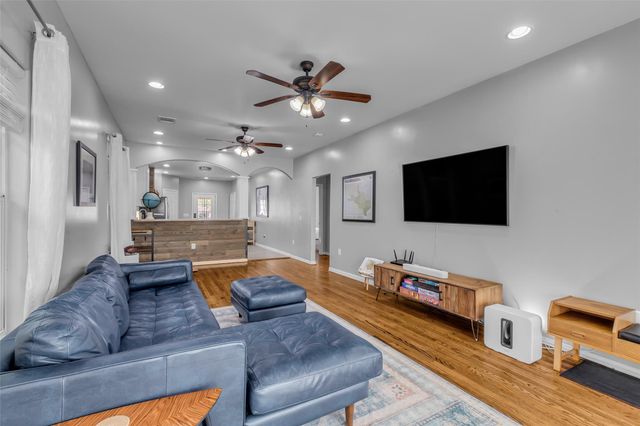 713 Mcintosh Street, Houston, TX 77009