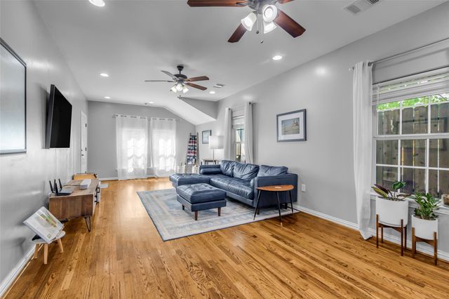 713 Mcintosh Street, Houston, TX 77009