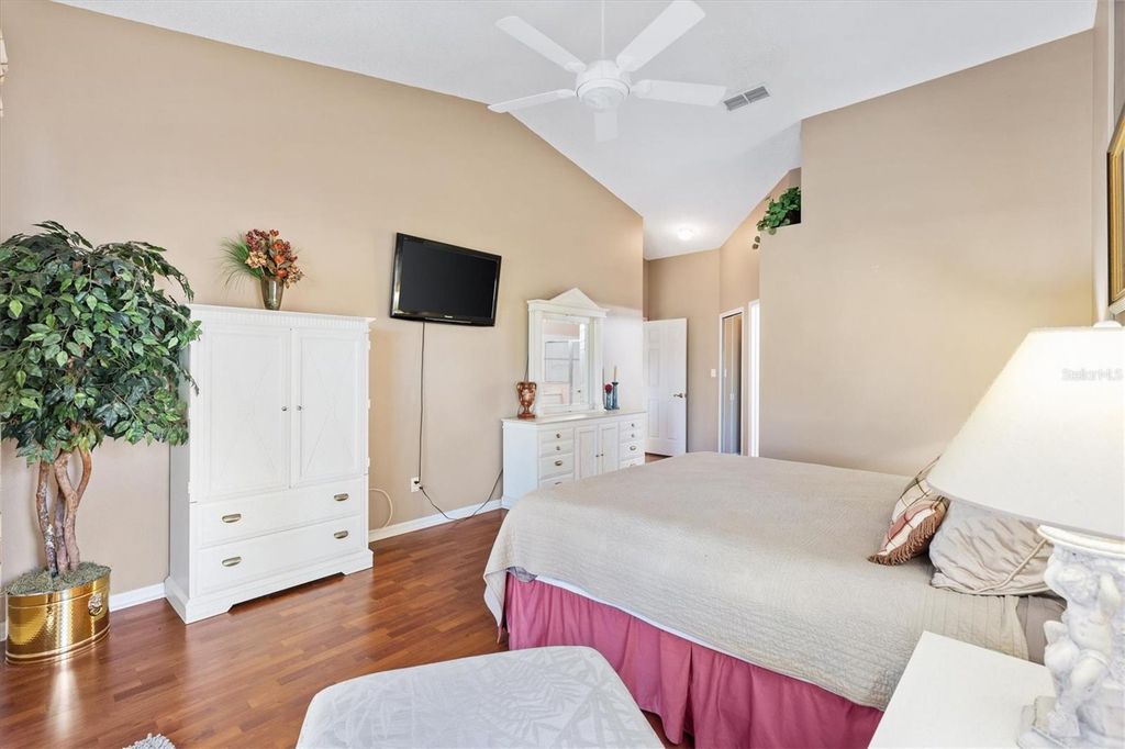 Image 26 of property listing at 3909 RIVER CREST CIRCLE, Leesburg, FL 34748