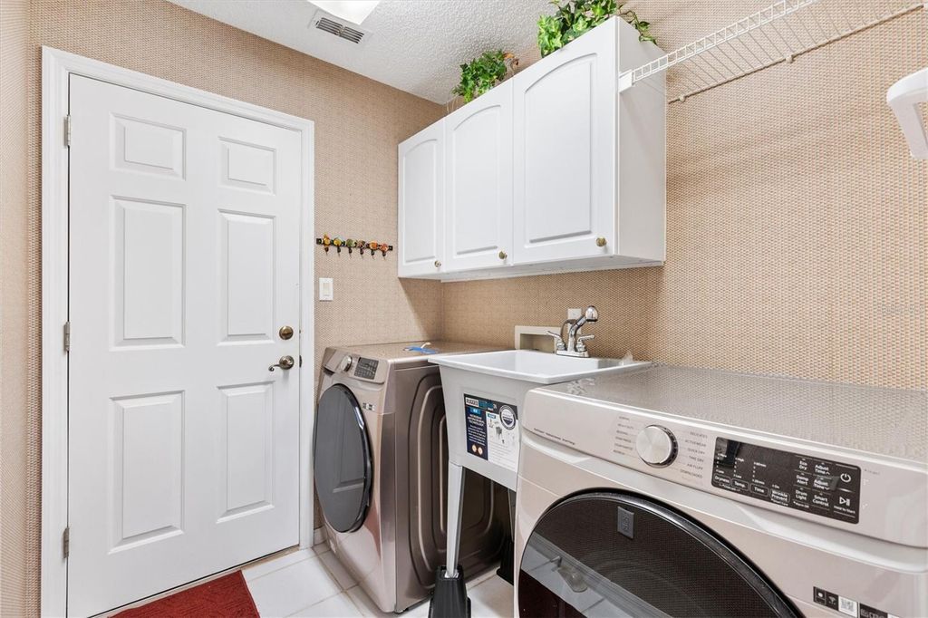Image 28 of property listing at 3909 RIVER CREST CIRCLE, Leesburg, FL 34748
