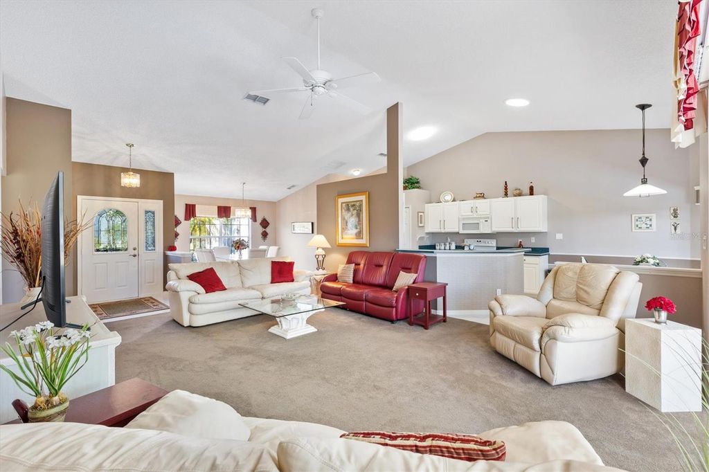 Image 9 of property listing at 3909 RIVER CREST CIRCLE, Leesburg, FL 34748