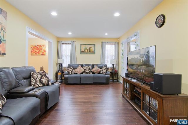 29 Van Ness Terrace, Maplewood, NJ 07040