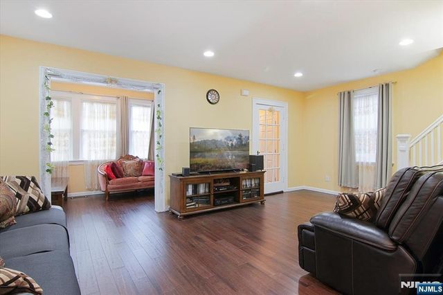 29 Van Ness Terrace, Maplewood, NJ 07040