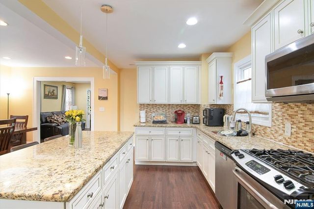 29 Van Ness Terrace, Maplewood, NJ 07040