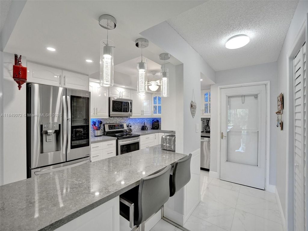 5860 NW 44th St 314, Lauderhill, FL 33319