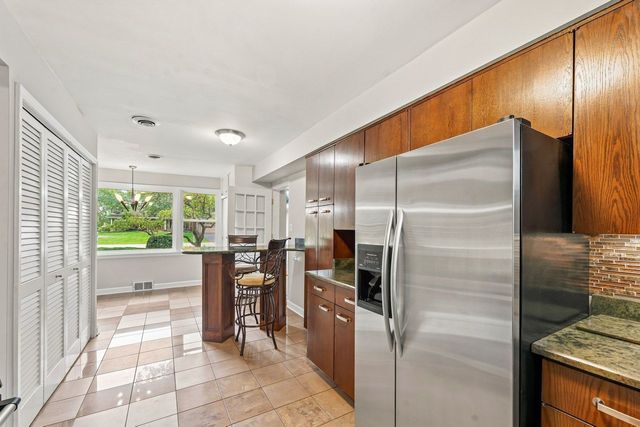 311 N Mac Arthur Boulevard, Mount Prospect, IL 60056