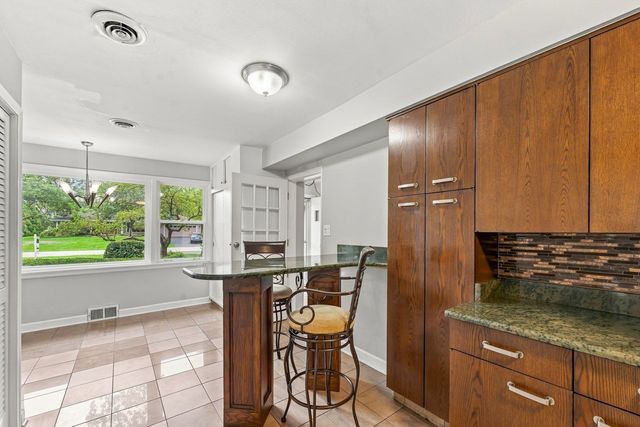 311 N Mac Arthur Boulevard, Mount Prospect, IL 60056
