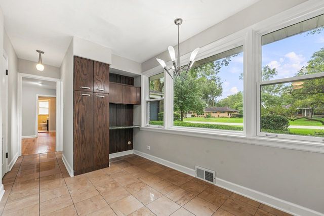 311 N Mac Arthur Boulevard, Mount Prospect, IL 60056