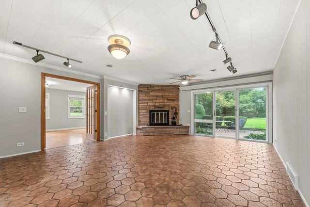 311 N Mac Arthur Boulevard, Mount Prospect, IL 60056