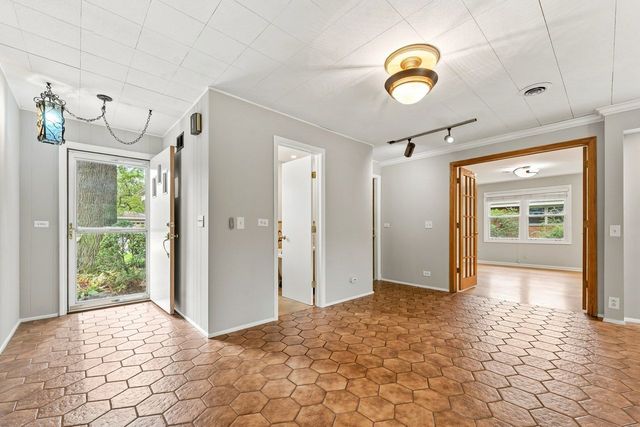 311 N Mac Arthur Boulevard, Mount Prospect, IL 60056