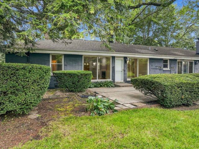 311 N Mac Arthur Boulevard, Mount Prospect, IL 60056