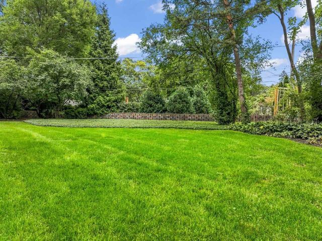 311 N Mac Arthur Boulevard, Mount Prospect, IL 60056