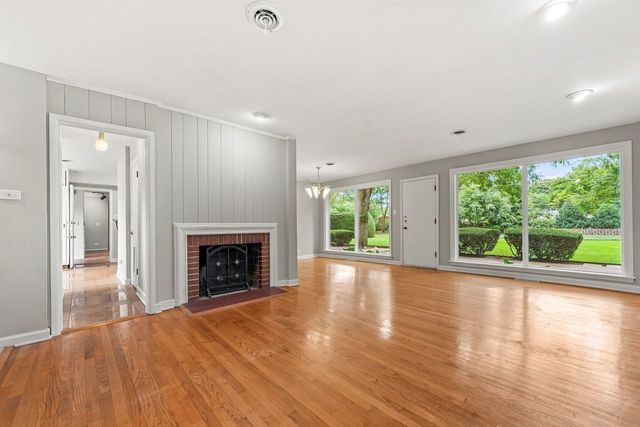 311 N Mac Arthur Boulevard, Mount Prospect, IL 60056