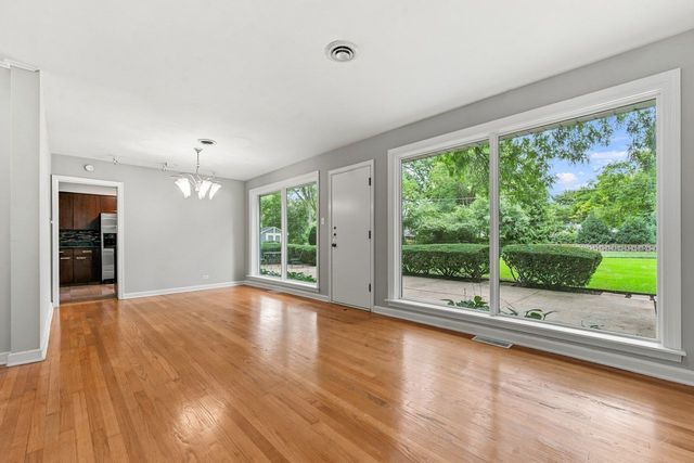 311 N Mac Arthur Boulevard, Mount Prospect, IL 60056