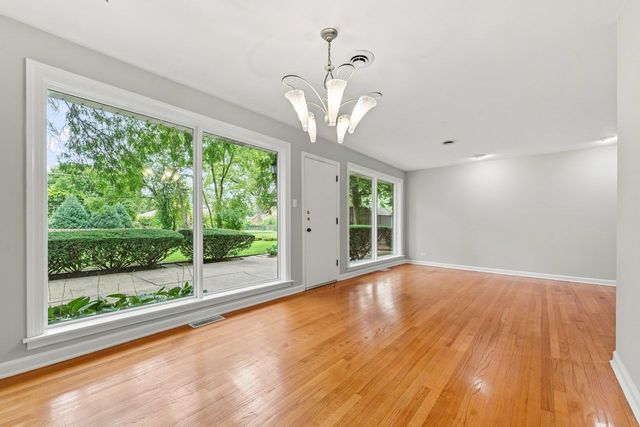 311 N Mac Arthur Boulevard, Mount Prospect, IL 60056
