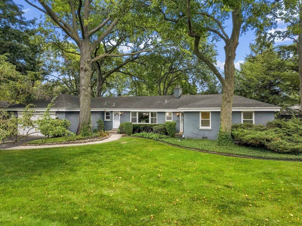 311 N Mac Arthur Boulevard, Mount Prospect, IL 60056 — photo 2