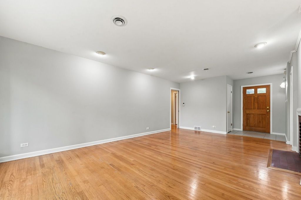 311 N Mac Arthur Boulevard, Mount Prospect, IL 60056 — photo 5