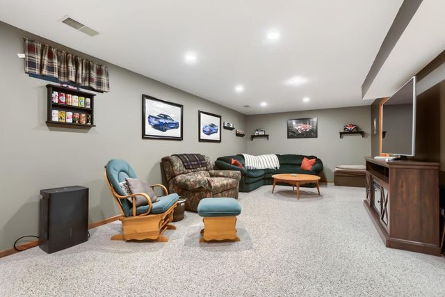 7901 Lilac Lane, Victoria, MN 55386