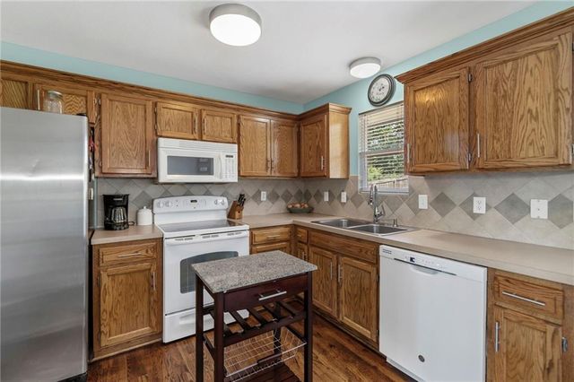 1403 Dickinson Road, Independence, MO 64050