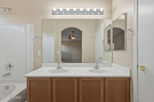 5556 S Desert Redbud Drive, Tucson, AZ 85757