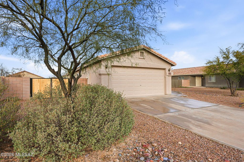 5556 S Desert Redbud Drive, Tucson, AZ 85757