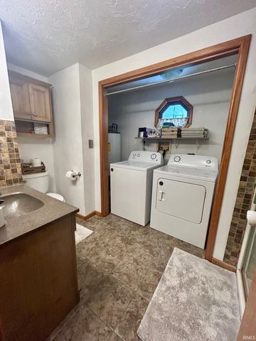 415 N Cherry Street, Hartford City, IN 47348