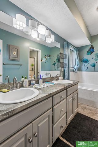 2810 Courtney Circle, Bellevue, NE 68123