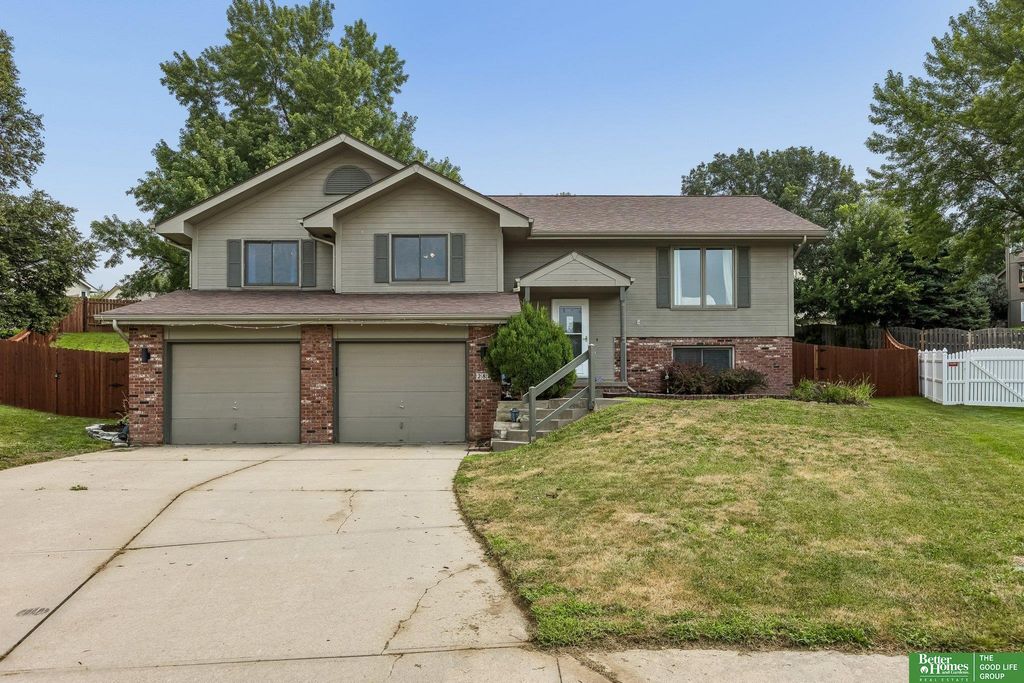 2810 Courtney Circle, Bellevue, NE 68123