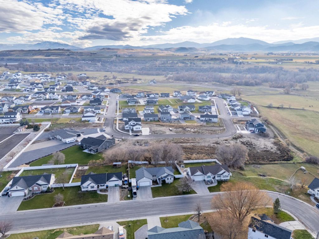 Image 14 of property listing at 69 N 850 W # 89, Hyrum, UT 84319