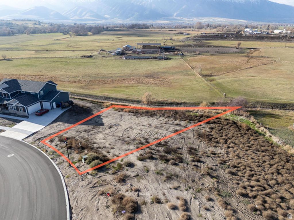 Image 7 of property listing at 69 N 850 W # 89, Hyrum, UT 84319