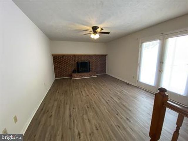 11304 SPRINGFIELD DR, Fredericksburg, VA 22408