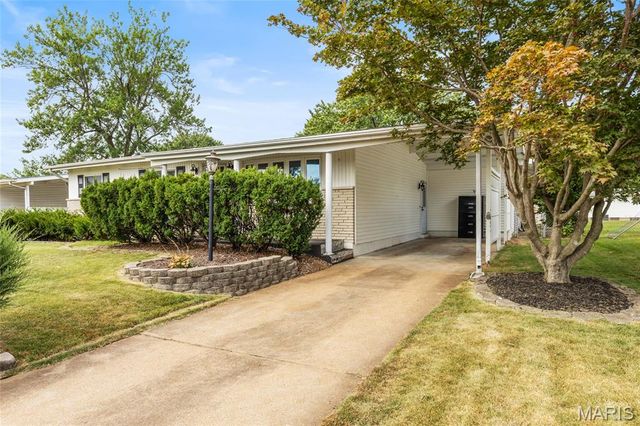 1345 Bobolink Drive, Florissant, MO 63031