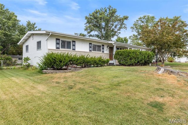 1345 Bobolink Drive, Florissant, MO 63031
