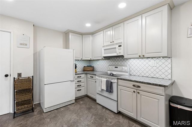 1345 Bobolink Drive, Florissant, MO 63031