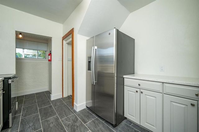 822 7th Street, Ames, IA 50010