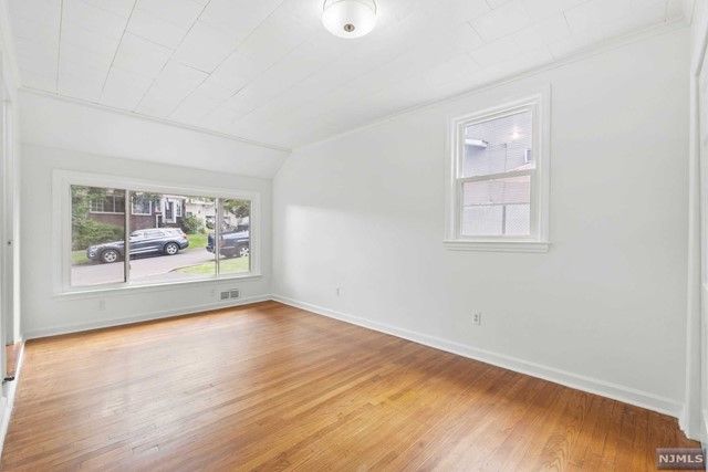7 East Walnut Street, Teaneck, NJ 07666