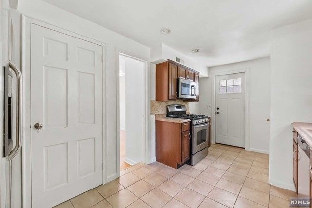 7 East Walnut Street, Teaneck, NJ 07666