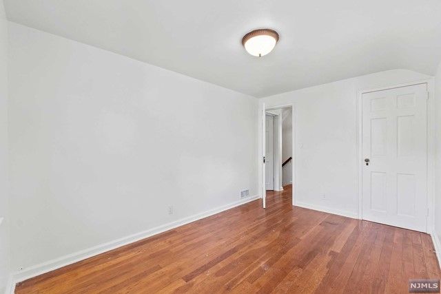 7 East Walnut Street, Teaneck, NJ 07666