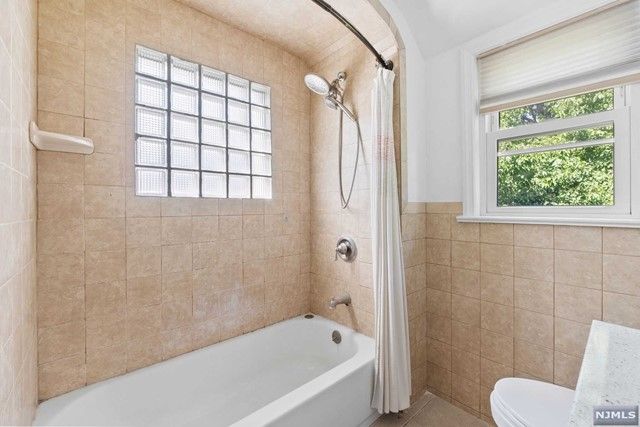 7 East Walnut Street, Teaneck, NJ 07666