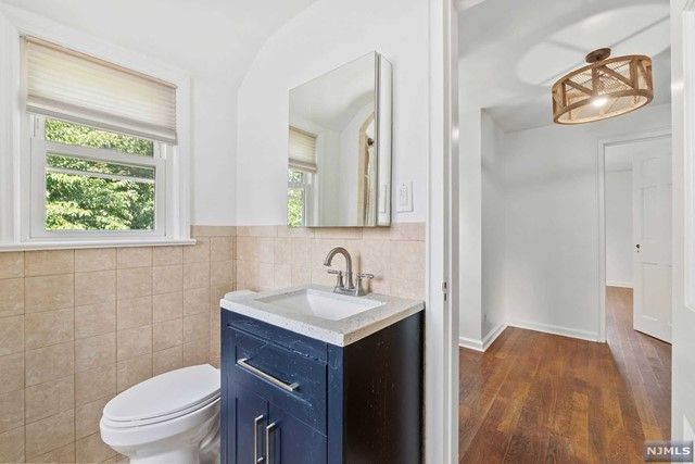 7 East Walnut Street, Teaneck, NJ 07666