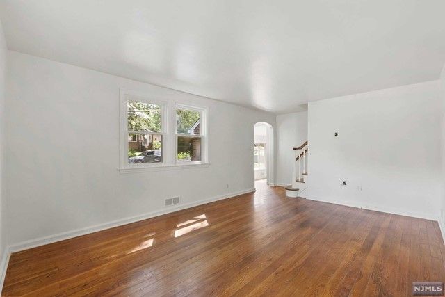 7 East Walnut Street, Teaneck, NJ 07666